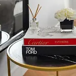 Modern Luxe 1 Bedroom Apartment With Central Location