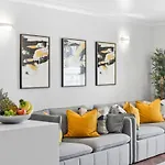 Modern Luxe 1 Bedroom Apartment With Central Location