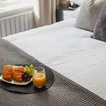 Modern Luxe 1 Bedroom Apartment With Central Location